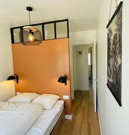 Апартаменты Paroga A 100m De La *