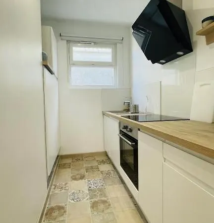 Paroga A 100m De La *