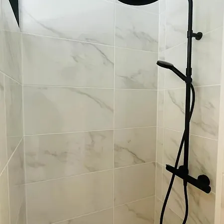 Апартаменты Paroga A 100m De La *